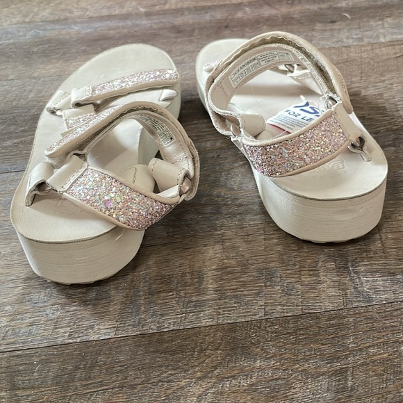 NWT TEVA MIDFORM UNIVERSAL GLAM PINK TINT GLITTER LEATHER STRAPPY SANDALS - Picture 3 of 5